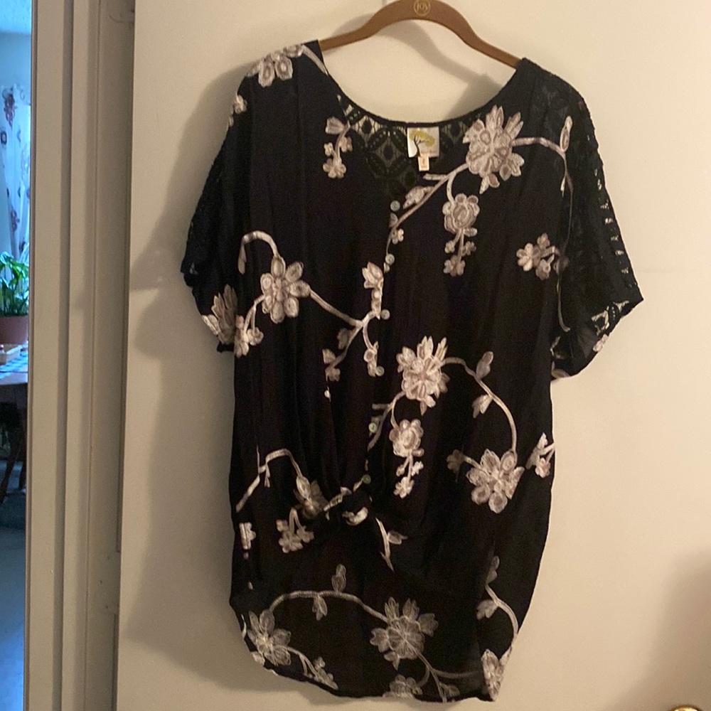 Fig & Flower Black blouse buttoned down front bake lace yoke embroidered flowers